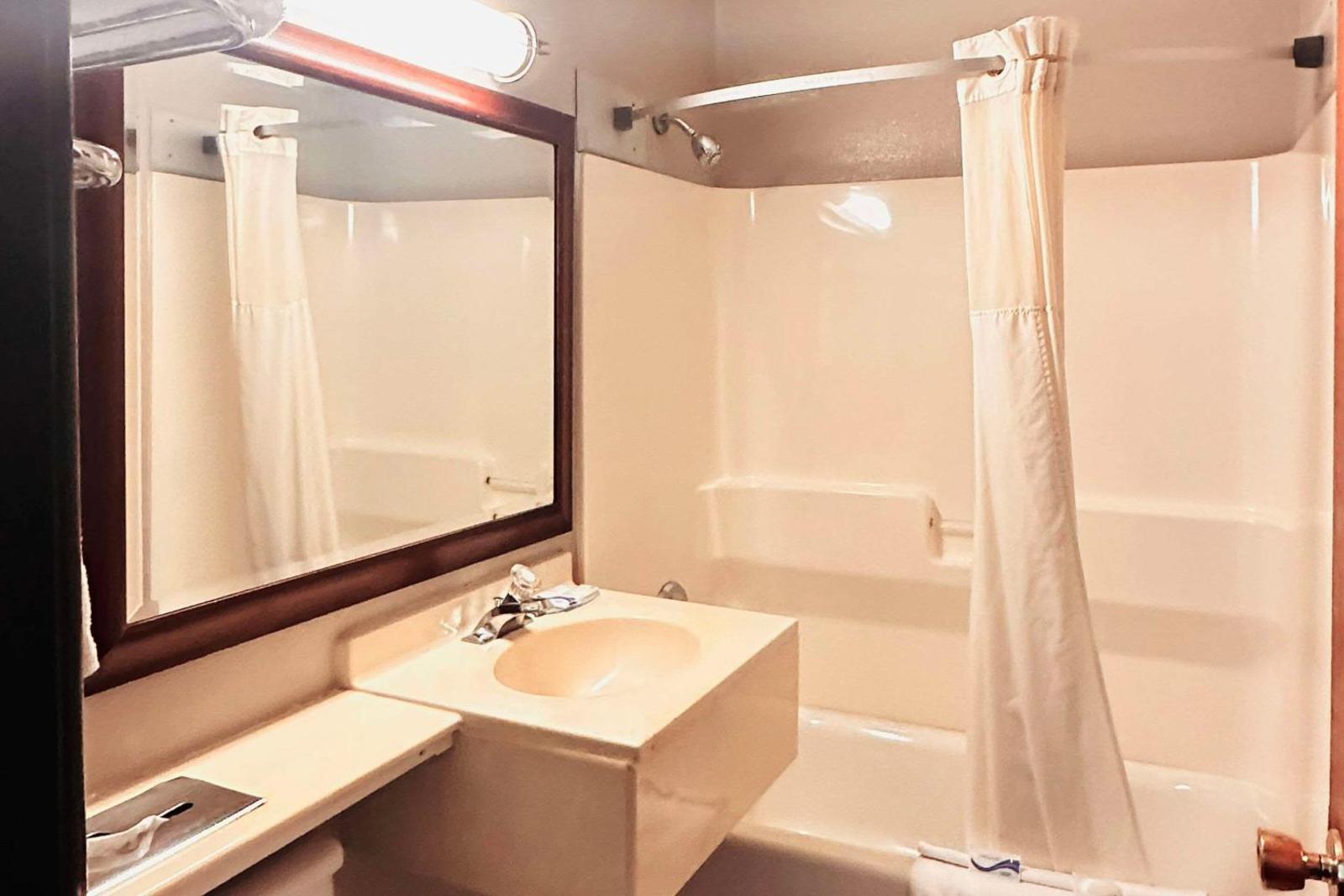 Quality Inn St Paul Minneapolis Midway Main image 2